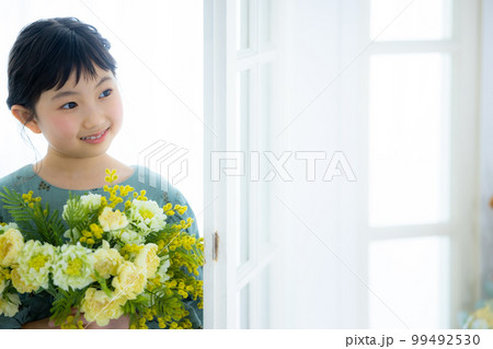 キッズ　スキンケアイメージ 99492530