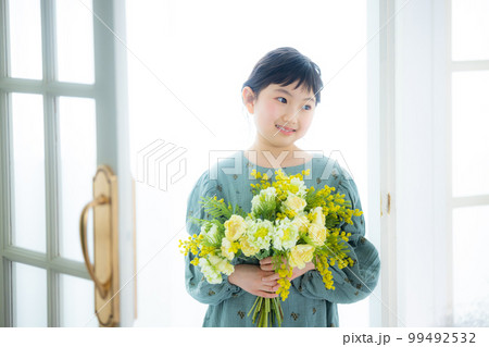 キッズ　スキンケアイメージ 99492532