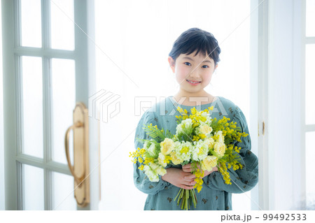 キッズ　スキンケアイメージ 99492533