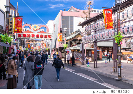 《東京都》巣鴨地蔵通商店街・おばあちゃんの原宿 《東京都》巣鴨地蔵通商店街・おばあちゃんの原宿 99492586
