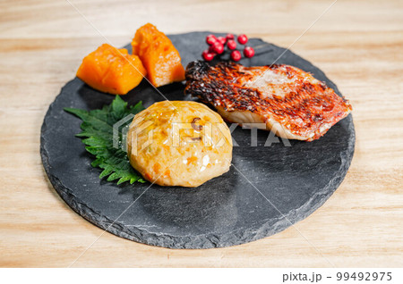 和食のおかず盛り　 99492975