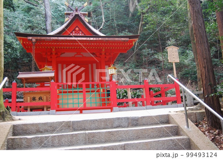 初詣の頃の枚岡神社 99493124