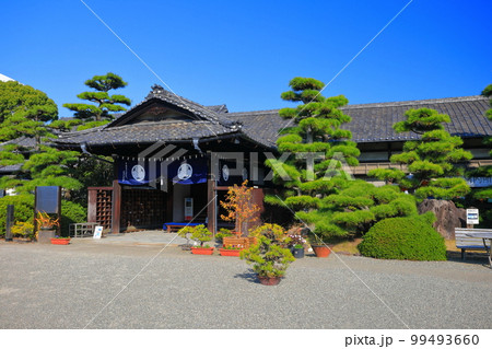 【香川県】晴天下の高松城　披雲閣（玉藻公園） 99493660