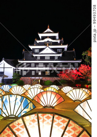 【岡山県】岡山城の紅葉ライトアップ(令和の大改修後) 【岡山県】岡山城の紅葉ライトアップ(令和の大改修後) 99493708