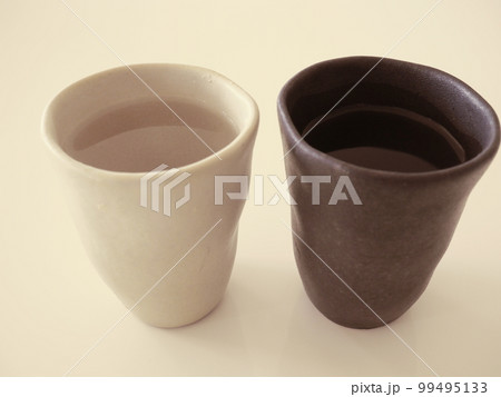 白と黒の湯のみ 白と黒の湯のみ 99495133
