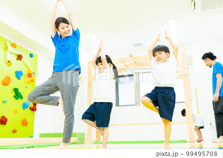 屋内保育_体育 99495708