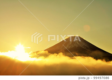 夜明けの太陽と雲海　そして富士山 99497086