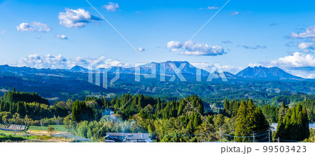 五ヶ瀬ワイナリー展望台から観た絶景風景「阿蘇五岳パノラマ風景と五ヶ瀬町風景」 99503423