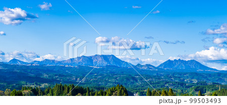 五ヶ瀬ワイナリー大阿蘇展望の里から観た絶景風景「阿蘇五岳パノラマ風景と五ヶ瀬町風景」 99503493