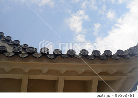 姫路城の丸紋瓦-1 99503761