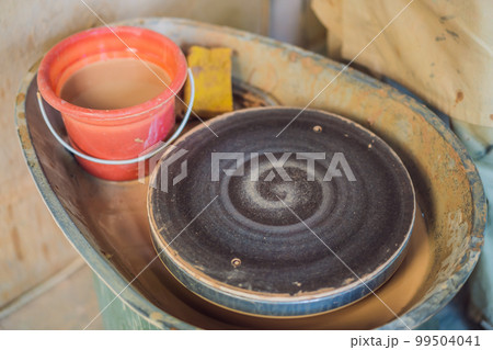Rotating disc for pottery in a pottery workshop 99504041