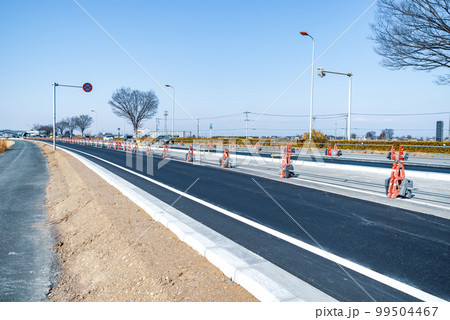 幹線道路の車線を増やす工事 国道17号上武道路下り方向 2023.02 a-4 クールカラー 幹線道路の車線を増やす工事 国道17号上武道路下り方向 2023.02 a-4 クールカラー 99504467