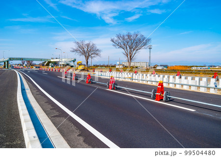 幹線道路の車線を増やす工事 国道17号上武道路下り方向 2023.02 d-2 高彩度コントラスト 幹線道路の車線を増やす工事 国道17号上武道路下り方向 2023.02 d-2 高彩度コントラスト 99504480