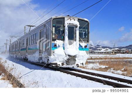 大糸線の冬 雪まみれの普通列車 大糸線の冬 雪まみれの普通列車 99504901