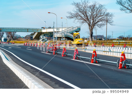 幹線道路の車線を増やす工事 国道17号上武道路下り方向 2023.02　f-3 ライトトーン 99504949