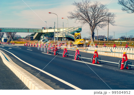 幹線道路の車線を増やす工事 国道17号上武道路下り方向 2023.02 f-5 暖色加味 幹線道路の車線を増やす工事 国道17号上武道路下り方向 2023.02 f-5 暖色加味 99504952