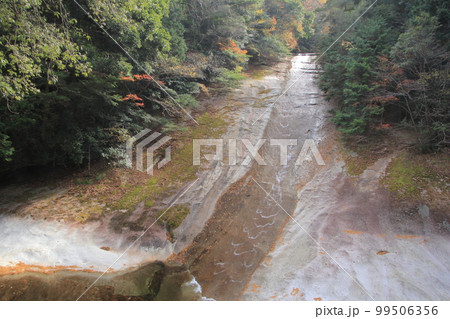 愛媛県滑床渓谷　雪輪の滝 99506356