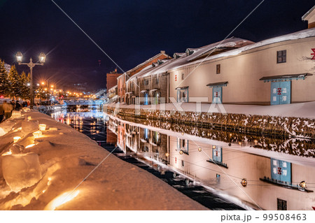 北海道　小樽　雪あかりの路　アイスキャンドル　冬　運河　イベント　夜　 99508463