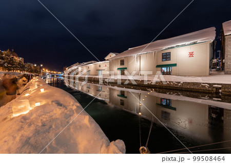 北海道　小樽　雪あかりの路　アイスキャンドル　冬　運河　イベント　夜　 99508464