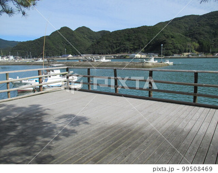 世界文化遺産、熊本県天草市河浦町﨑津集落独特の風景、海上テラスのように造られた「カケ」 99508469