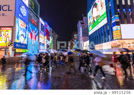 《大阪府》道頓堀・雨の歓楽街 《大阪府》道頓堀・雨の歓楽街 99515256