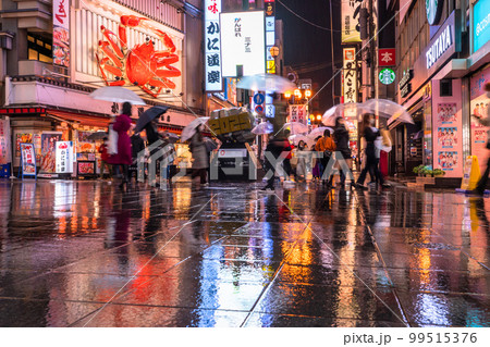 《大阪府》道頓堀・雨の歓楽街 99515376