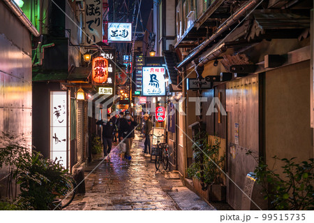 《大阪府》道頓堀・雨の歓楽街 99515735