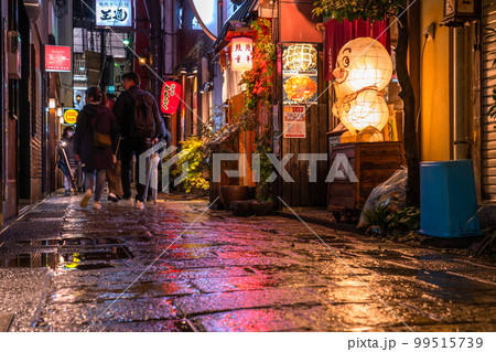 《大阪府》道頓堀・雨の歓楽街 99515739