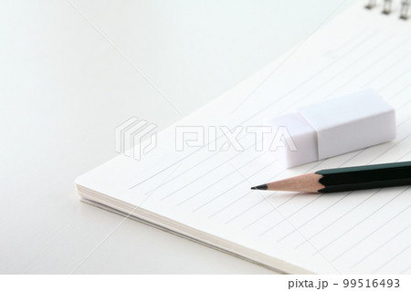 新入学・新学期イメージ―新しい鉛筆と消しゴム 99516493