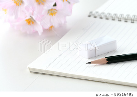 新入学・新学期イメージ―新しい鉛筆と消しゴム 99516495