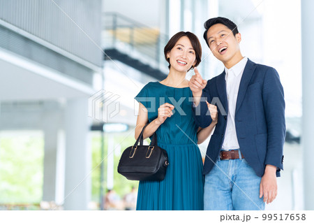 デート　夫婦　カップル　ミドル　観光　旅行 99517658