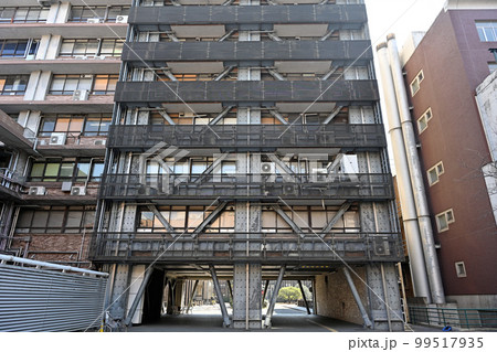 ＜東京都＞制振装置が設置された東京大学工学部の建物 99517935