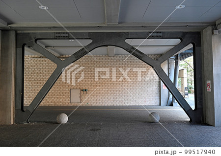 <東京都>制振装置が設置された東京大学工学部の建物 <東京都>制振装置が設置された東京大学工学部の建物 99517940