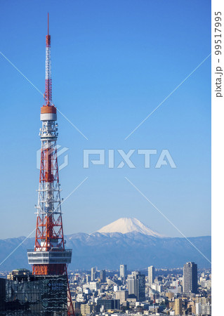 大都会東京のシンボルタワーと街並みと冠雪した富士山の眺望｜東京イメージ｜東京都 99517995