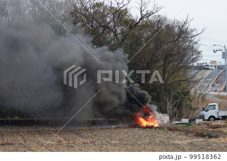 野焼きから火災 野焼きから火事 野焼きから火災 野焼きから火事 99518362