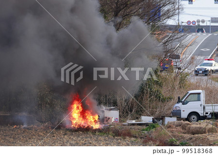 野焼きから火災 野焼きから火事 野焼きから火災 野焼きから火事 99518368