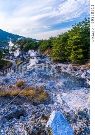 雲仙地獄パノラマ風景「硫黄岩」「長崎県雲仙市　雲仙地獄風景」 99520911