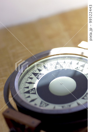 1900年代初頭の羅針盤 大型船のコンパス 1900年代初頭の羅針盤 大型船のコンパス 99522443