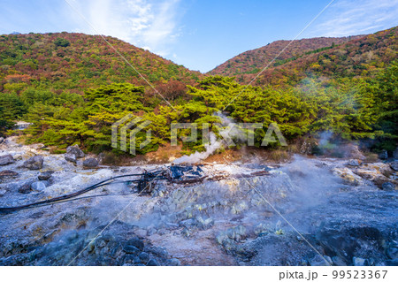雲仙地獄風景(紅葉風景)「湯けむりと硫黄岩」「長崎県雲仙市　雲仙地獄風景」 99523367