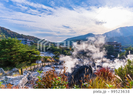 雲仙地獄風景　夕焼け「湯けむりと硫黄岩」「長崎県雲仙市　雲仙地獄風景」 99523638