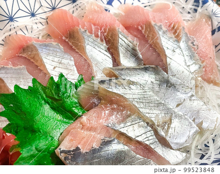 珍しいニシンの刺身 99523848