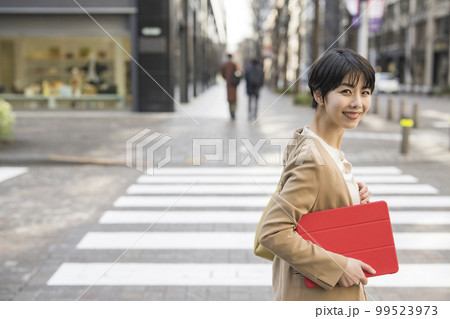 ビジネスイメージ  女性 99523973