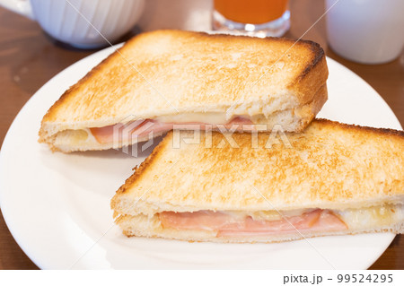 美味しいハムチーズサンド(ホットサンド) 美味しいハムチーズサンド(ホットサンド) 99524295