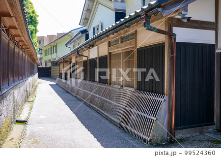 敦賀湾に面した北前船寄港地の船主集落（福井県南越前町） 99524360