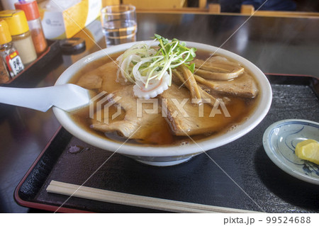 チャーシューの乗ったラーメン チャーシューの乗ったラーメン 99524688