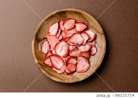 真上から見たドライいちご 99525754