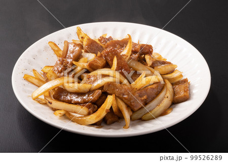 牛肉と玉ねぎのオイスター炒め 牛肉と玉ねぎのオイスター炒め 99526289