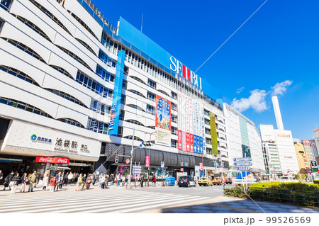 池袋駅東口　※一部ソフトフォーカス 99526569