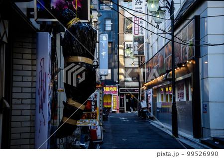 黒いビニールで覆われた絞首刑のディスプレイ 黒いビニールで覆われた絞首刑のディスプレイ 99526990