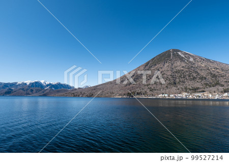 冬の奥日光　中禅寺湖と男体山　歌ヶ浜からの風景　2月 99527214